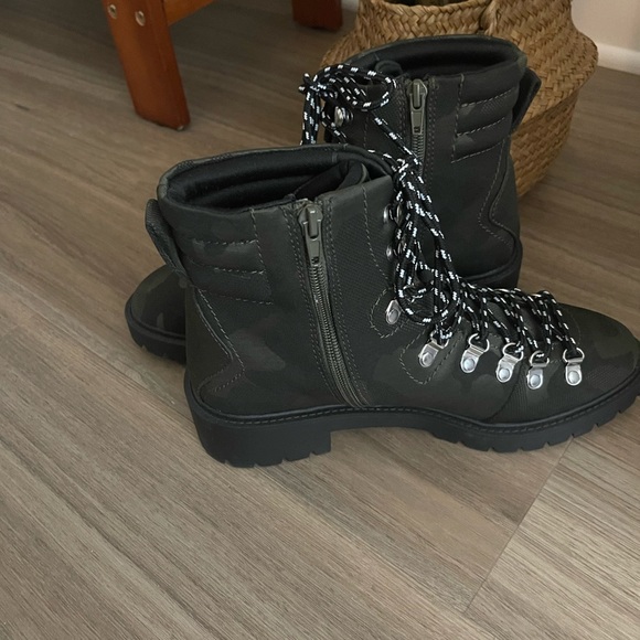 STEVE MADDEN - Picture 5 of 7